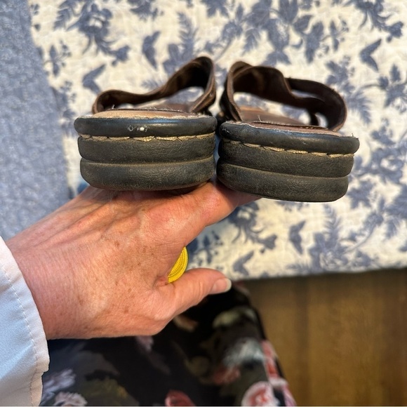 Minnetonka Sandals Brown Size 8W - Picture 8 of 9